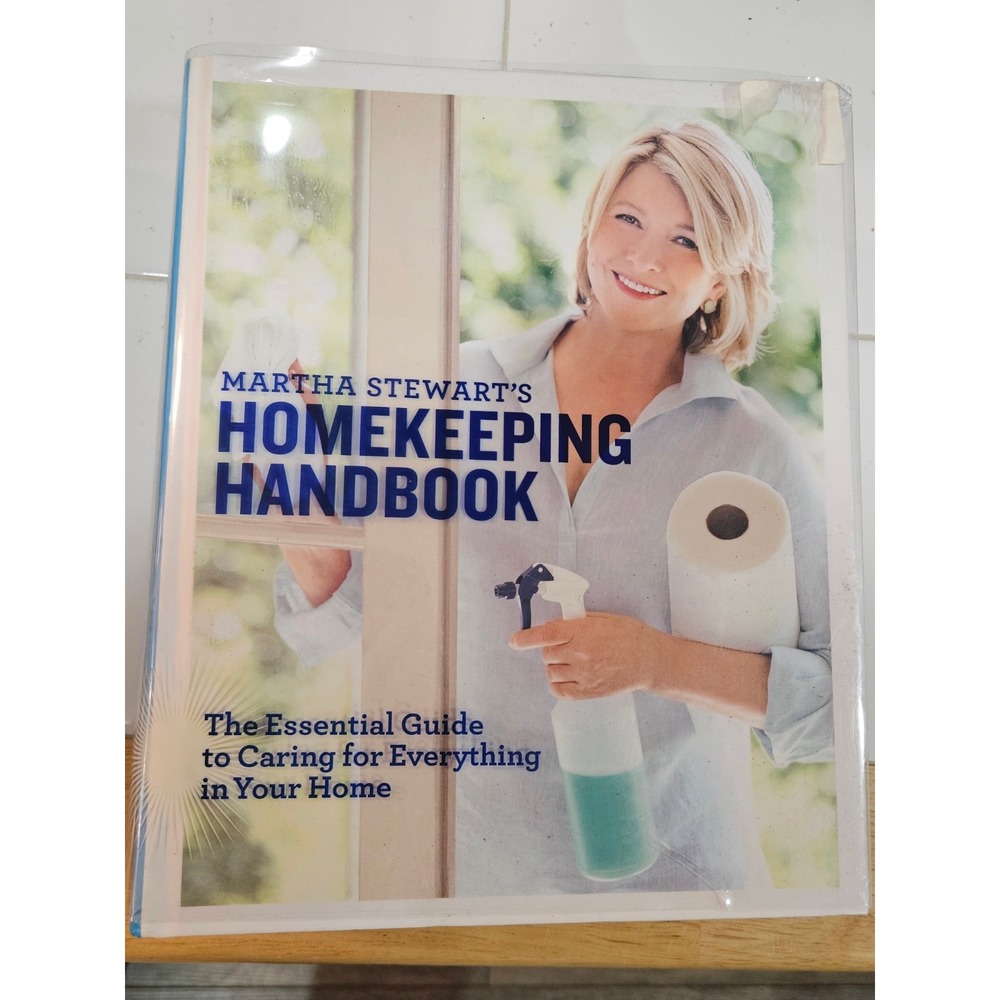 Martha Stewart's HomeKeeping Handbook HC 2006 First Edition Excellent! Book